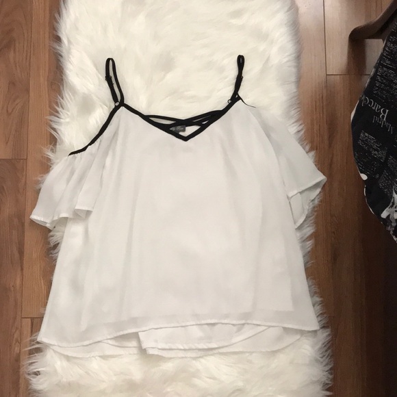 Flowy off-the-shoulder blouse - Picture 1 of 2